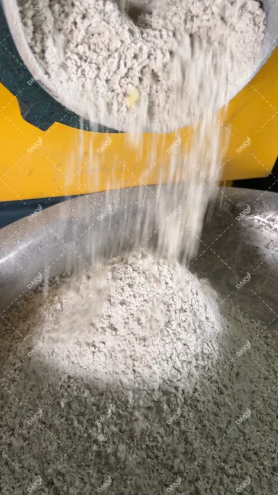 Short Fiberglass Flock → 20–40 Mesh project case image, Full-process case study: short fiberglass flock waste ground to 20–40 mesh on the ZFS-250. Demonstrates feeding handling for light, loose, fluffy materials and anti-tangle grinding performance.